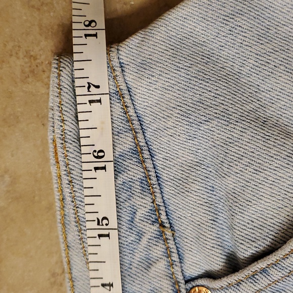 Women's vintage levi's shorts - Picture 9 of 13